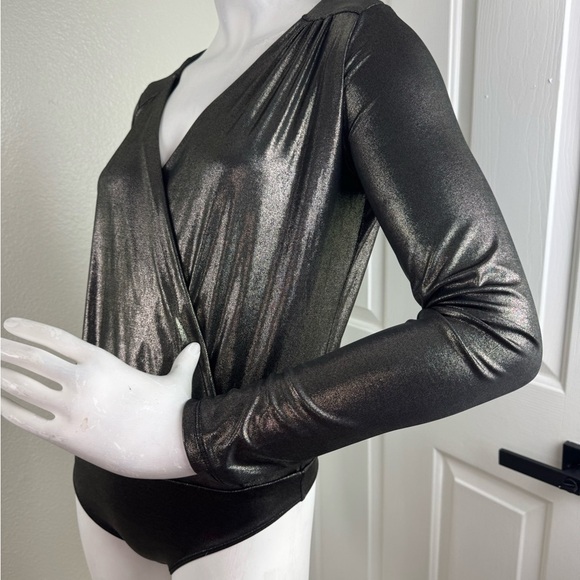 Express Womens Gold Metallic V-Neck Long Sleeve Bodysuit Top Size XSmall. #361 - Picture 9 of 12